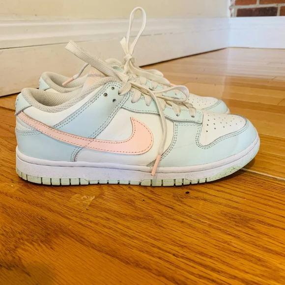 Women's Nike Dunk Low 'Crimson Tint' Barely Green Sneaker, Size 7 DD1503-104 - Picture 2 of 15